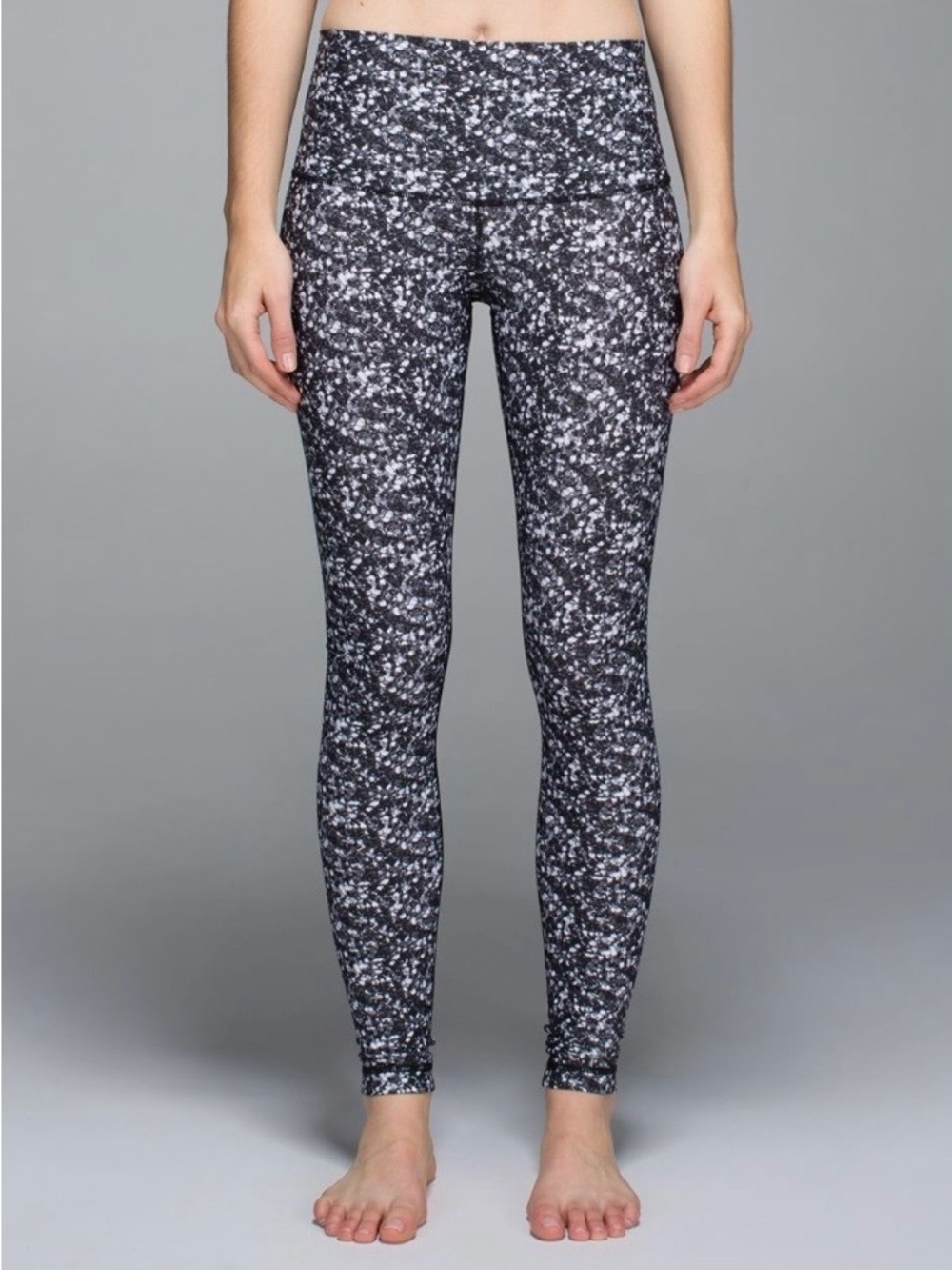 Lululemon Shine Tights Legging in Shimy Shimmer Black White 8/10
